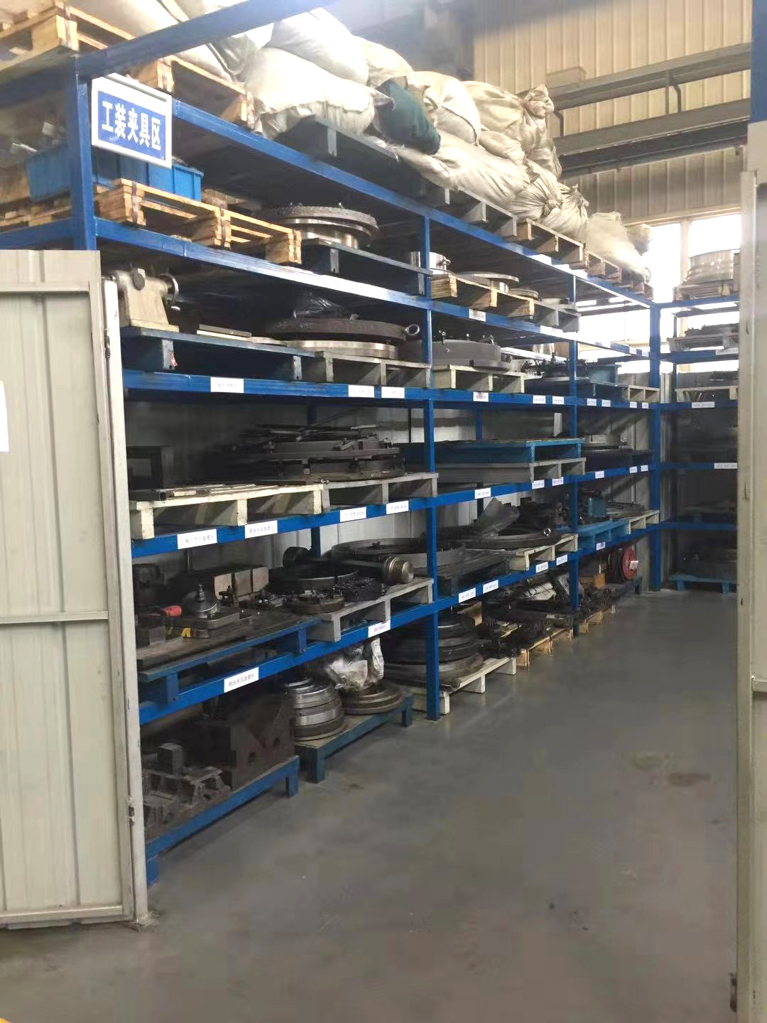 工装夹具.jpg